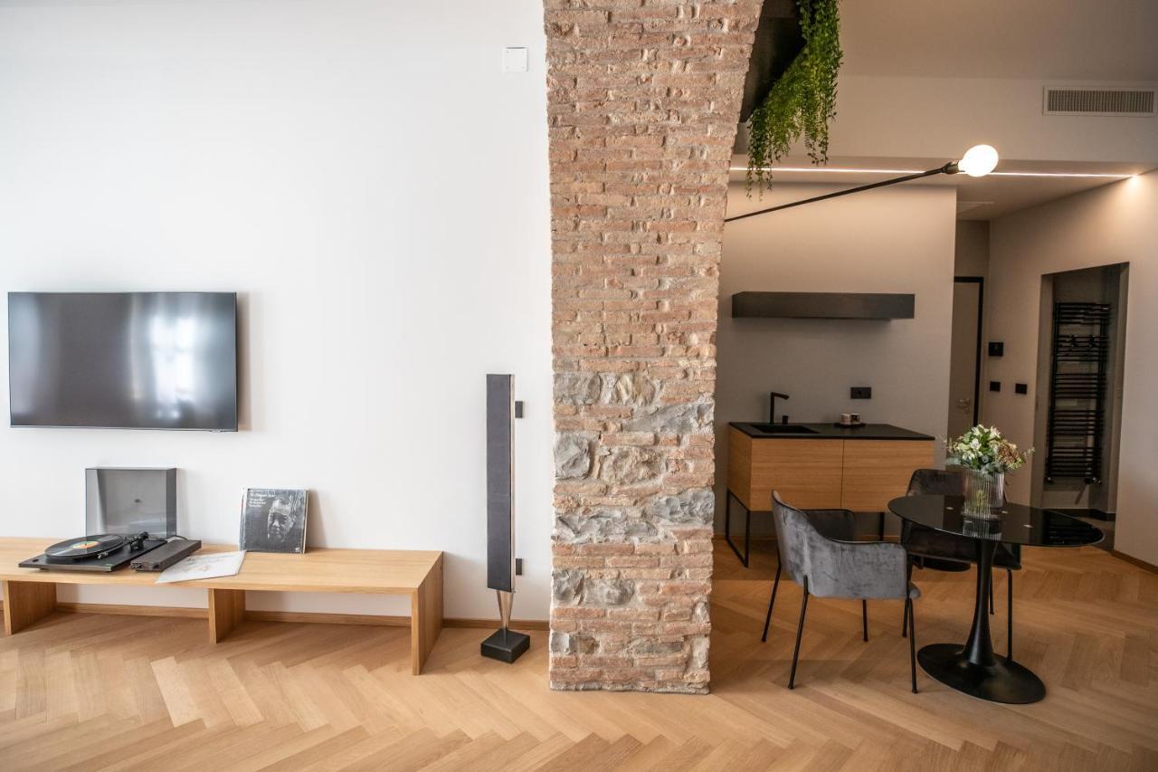 S1 Luxury Suites And Rooms Триест Экстерьер фото