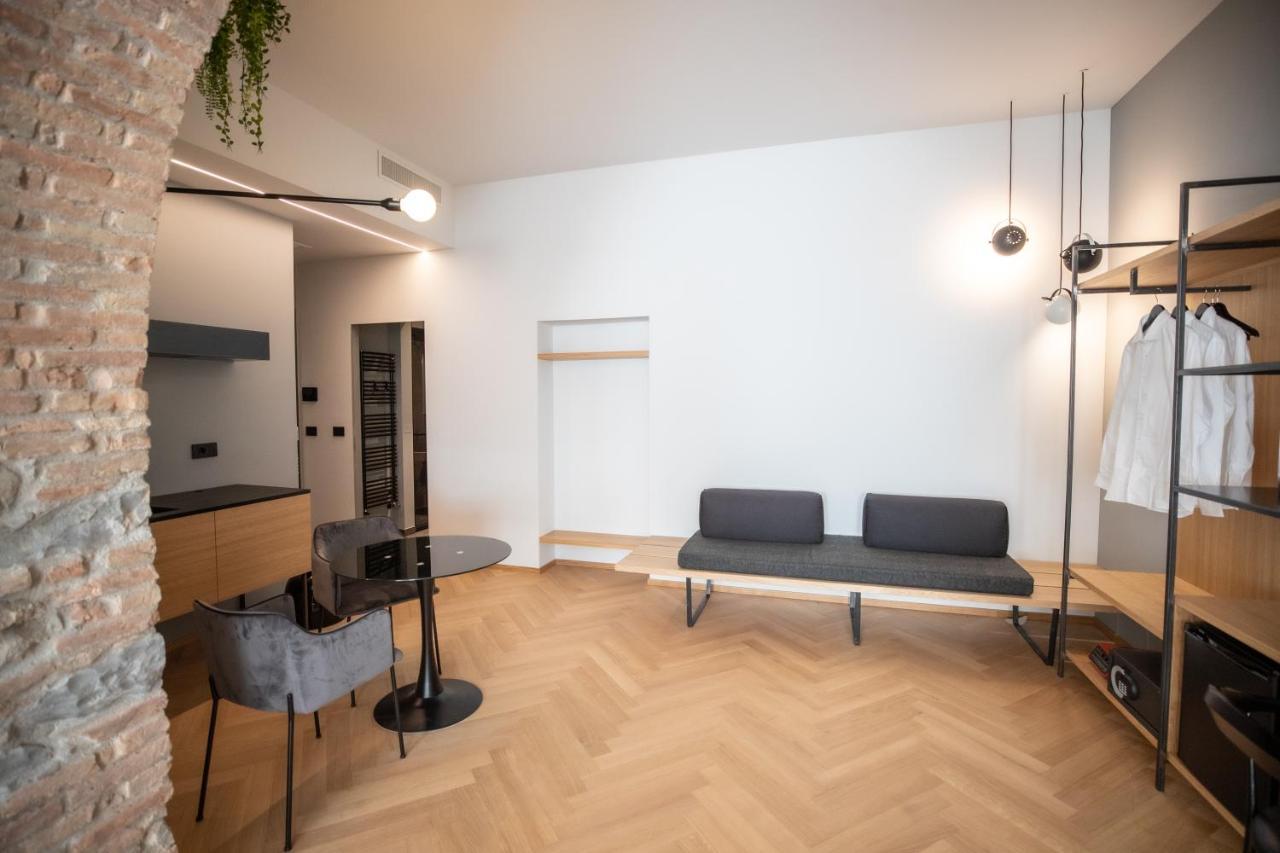 S1 Luxury Suites And Rooms Триест Экстерьер фото